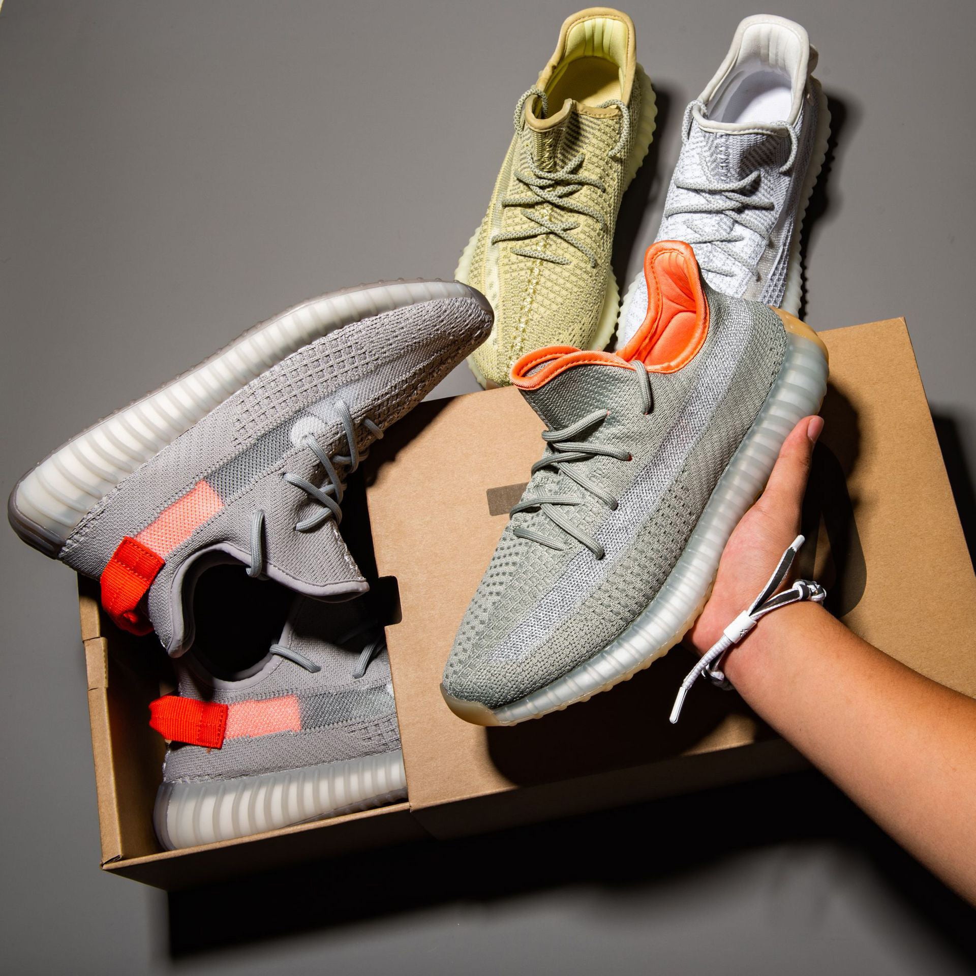 Sports shoes
